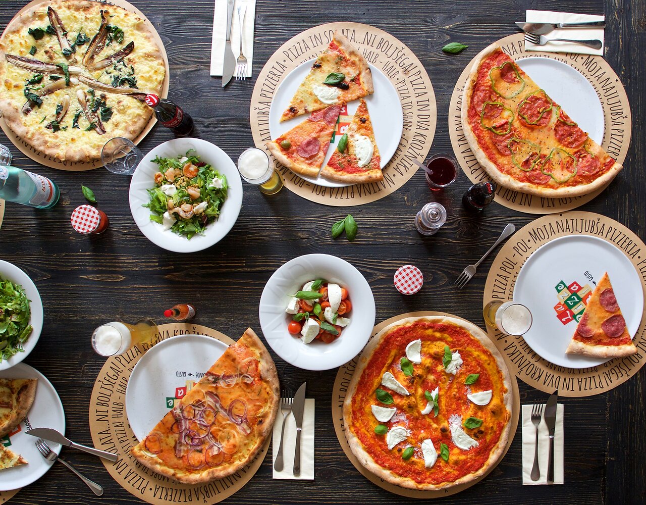 Einfache Zutaten, große Pizza